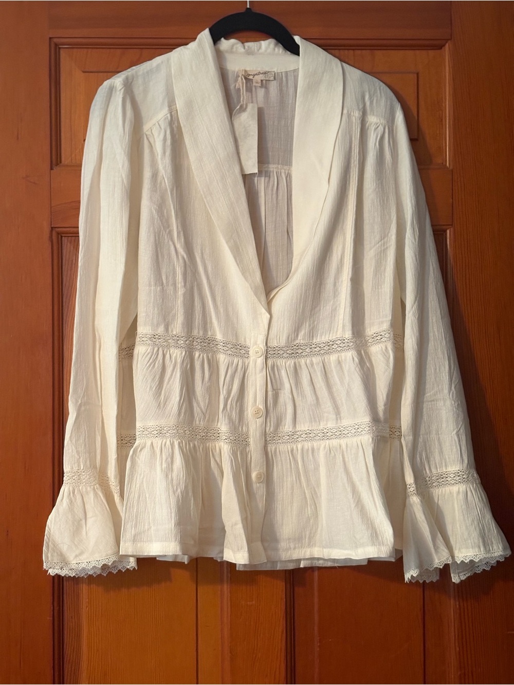Mystree Cream Button-Front Lace-Trim Peplum Blouse